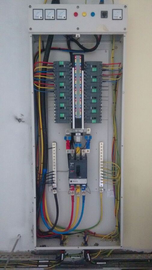 Distribution board wired and terminated